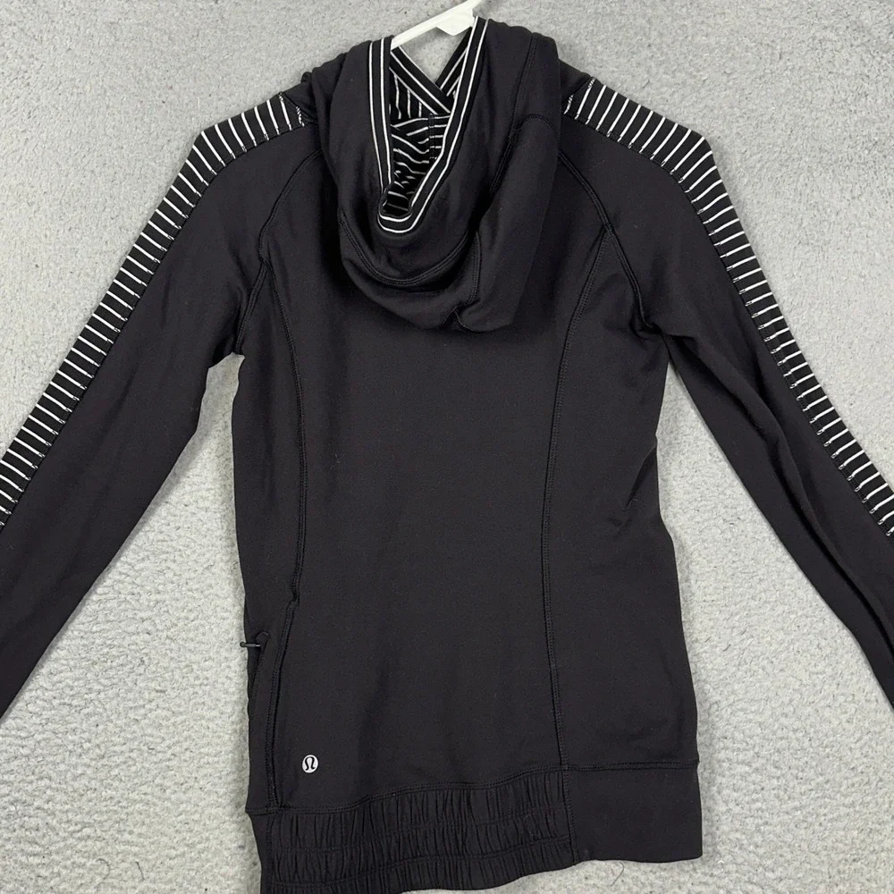 Lululemon Sweatshirt Womens 4 Black White Pullover Sweatshirt Long Sleeve Logo